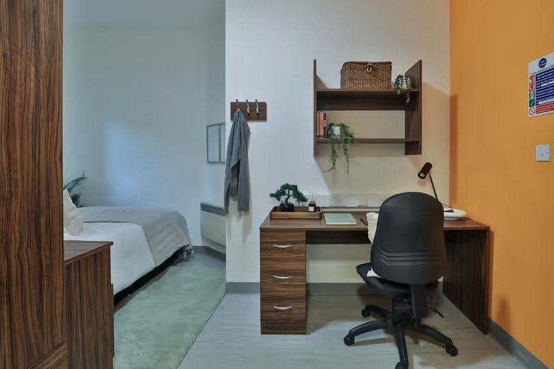 Classic 5 Bed Apartment - room